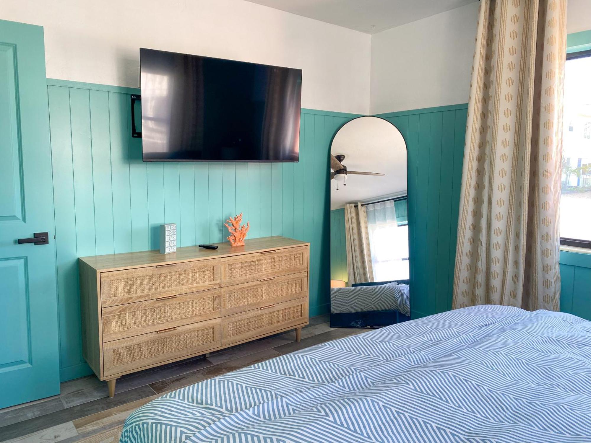 Oasis Palms Resort Сант Пит Бич Экстерьер фото