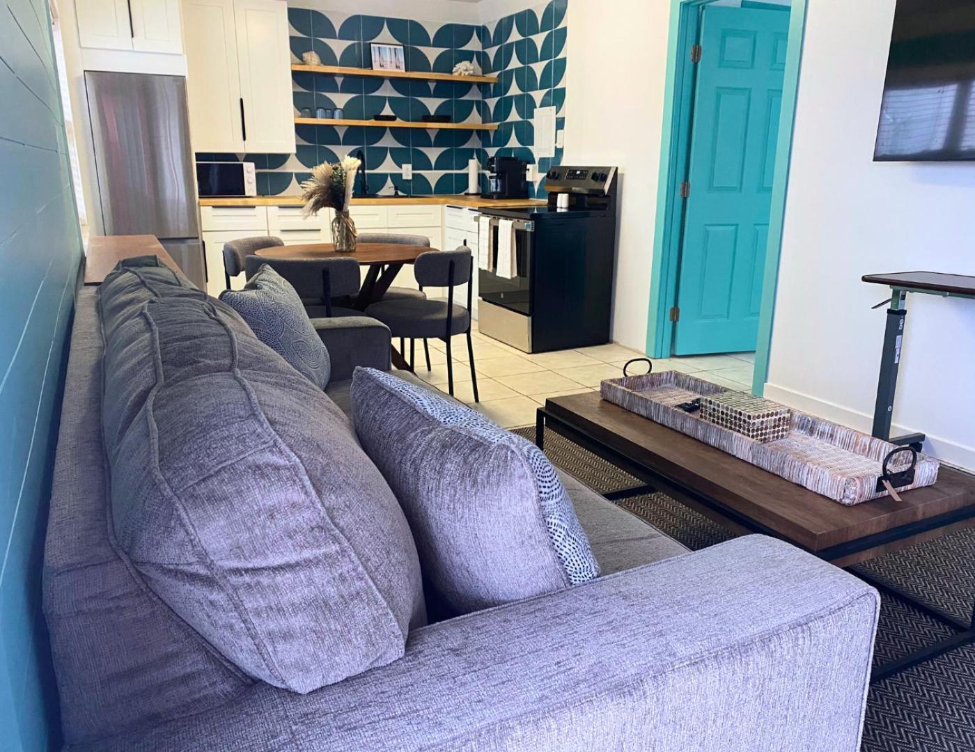 Oasis Palms Resort Сант Пит Бич Экстерьер фото