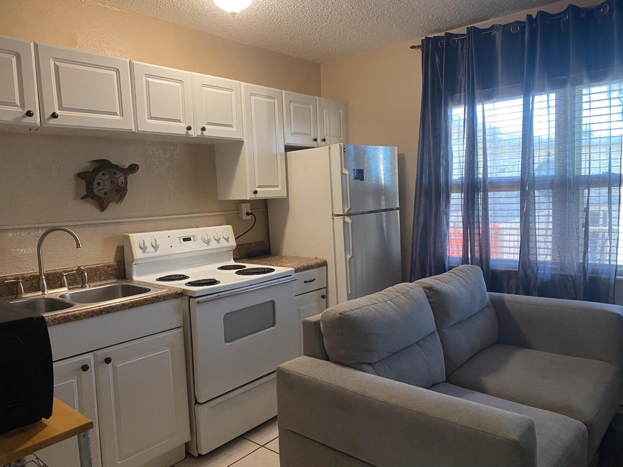 Oasis Palms Resort Сант Пит Бич Экстерьер фото