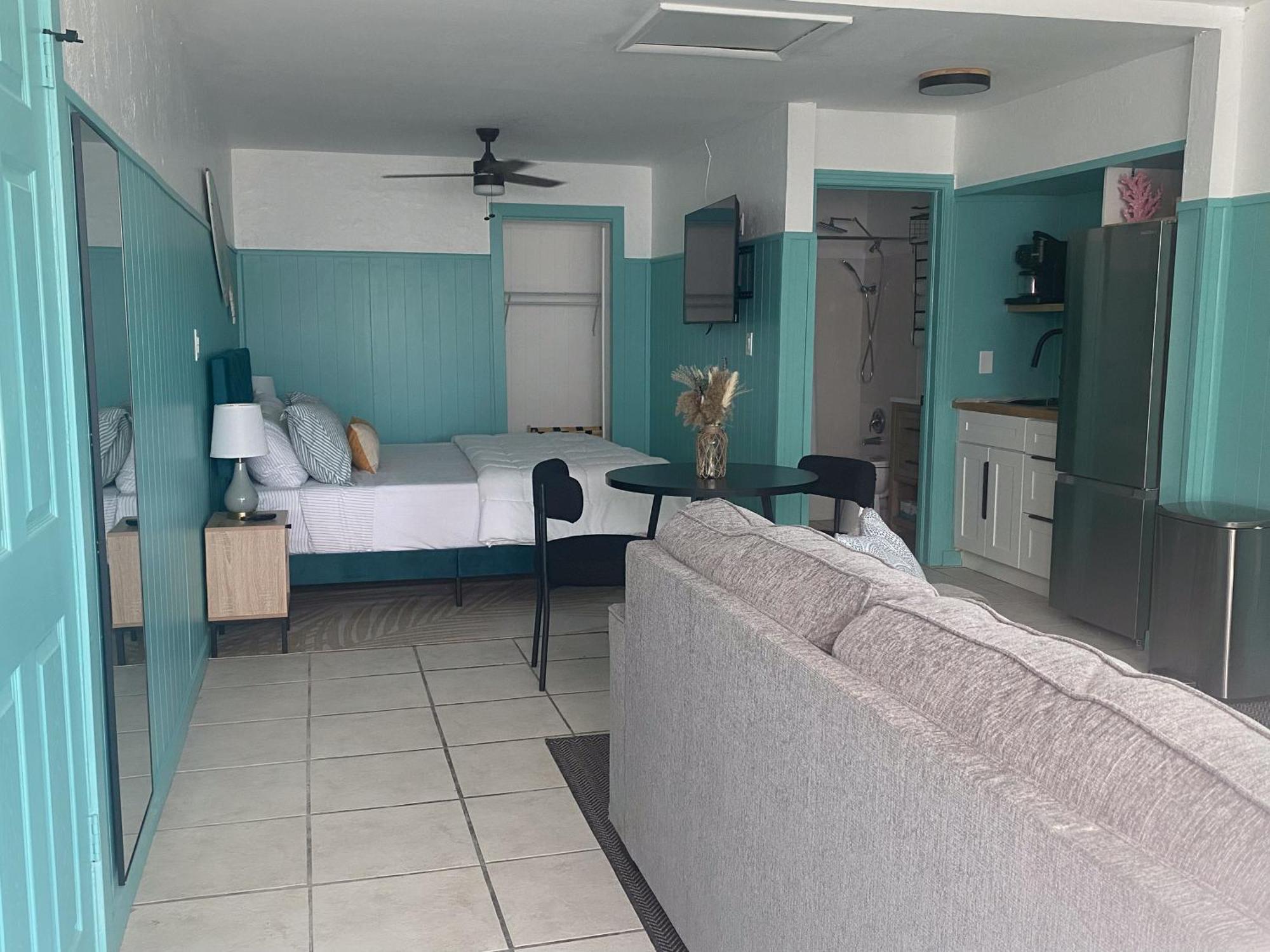 Oasis Palms Resort Сант Пит Бич Экстерьер фото